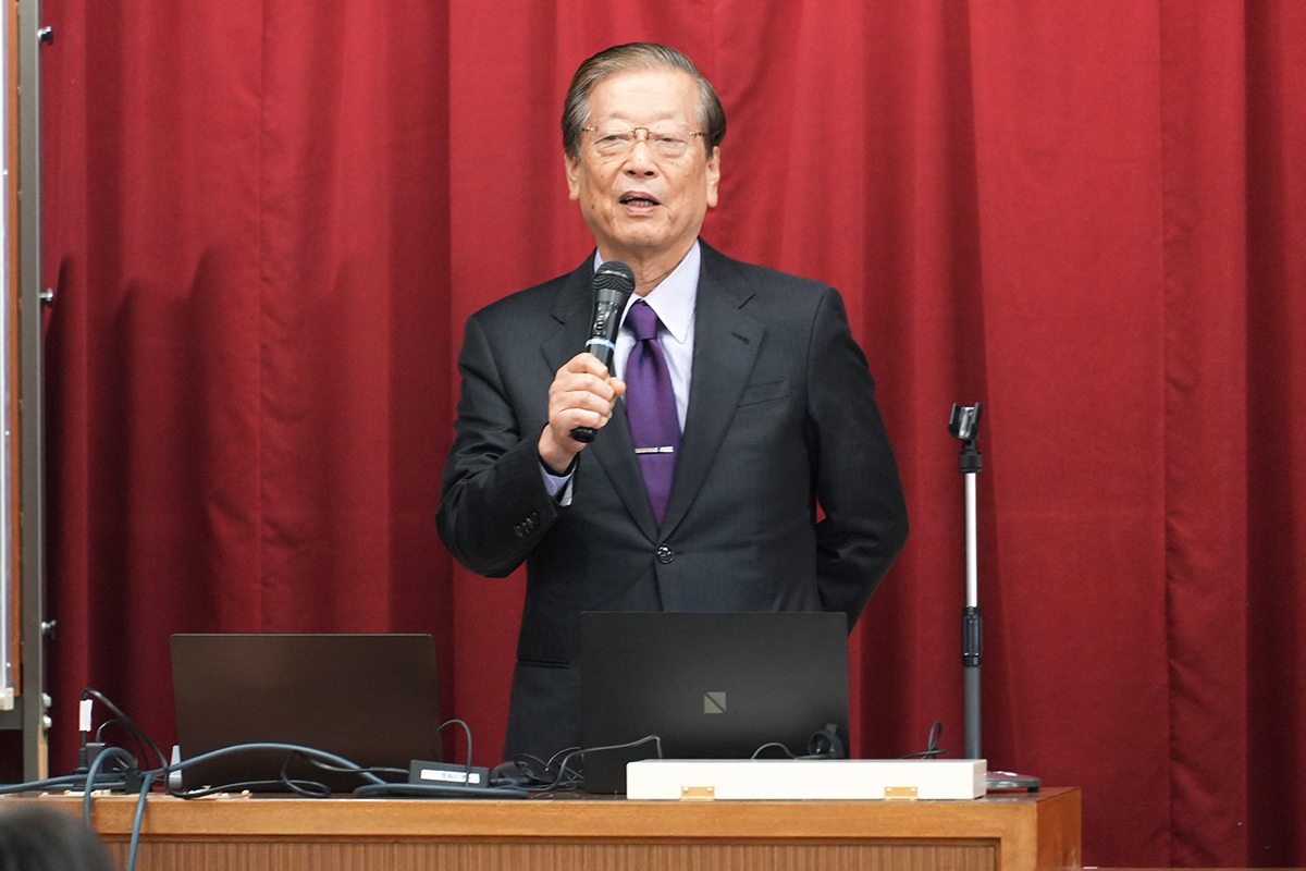 挨拶：小口勝司理事長